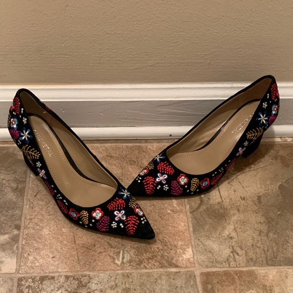 Gunmetal Shoes - Gorgeous black suede heels with sew-in designs